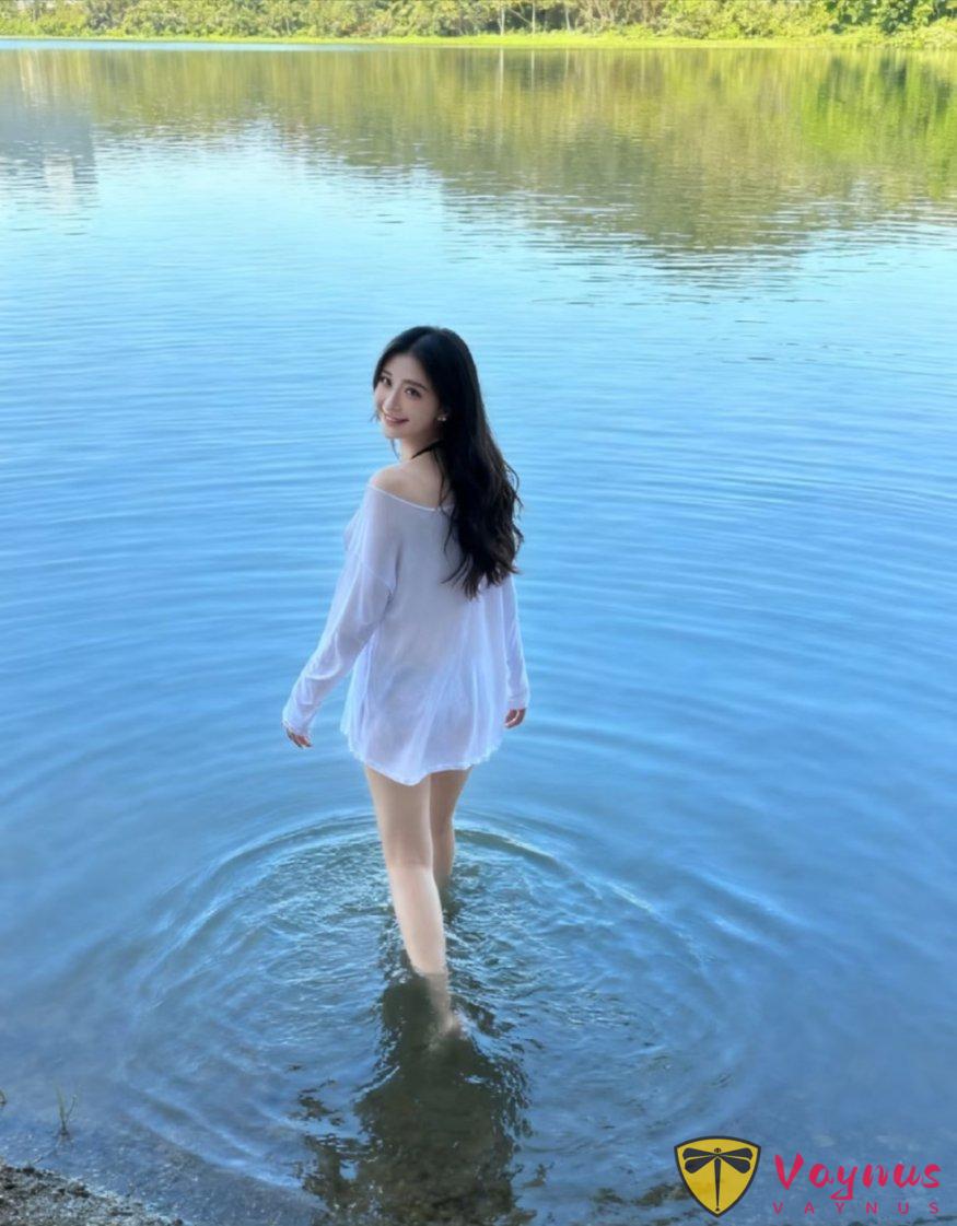 湖边、水边拍照,保姆级教程,教你9个姿势,拍出干净清透女神范