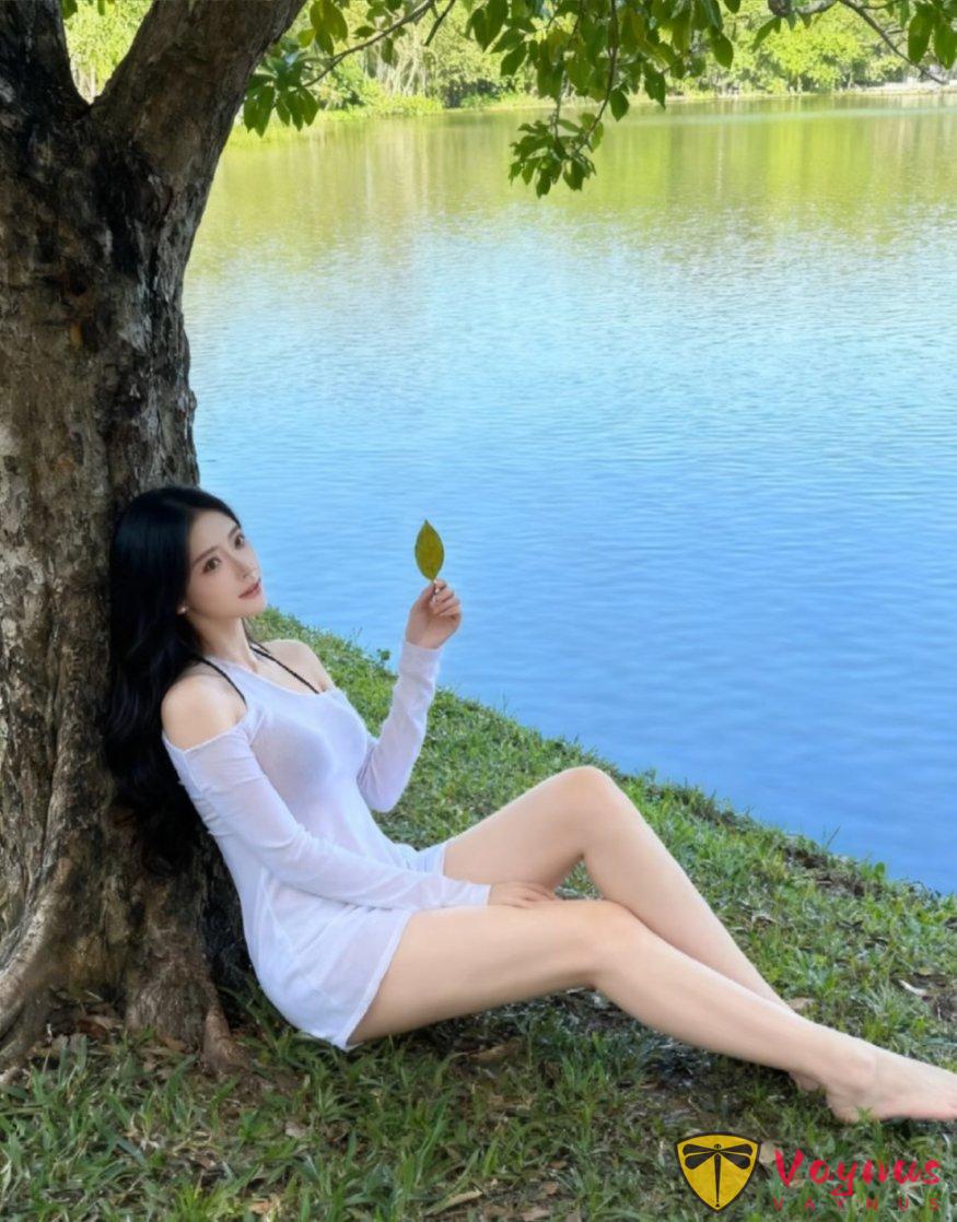 湖边、水边拍照,保姆级教程,教你9个姿势,拍出干净清透女神范