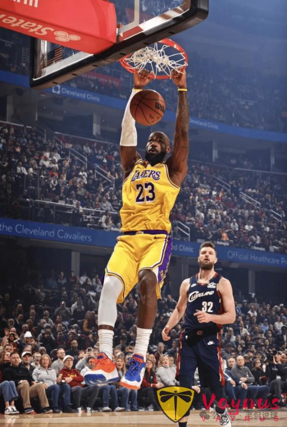 湖人30分惨败！东詹两大主力脚踝扭伤，八村7中0，詹姆斯历史第一