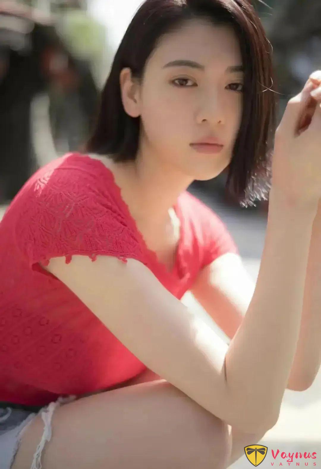 日本第一写真女神！明艳动人，高冷纯欲风，真的是人间尤物啊