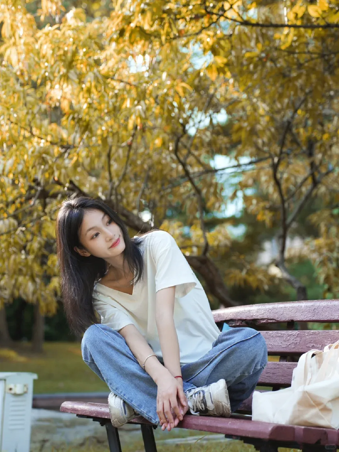 5個穿牛仔褲拍照姿勢，拍照時尚漂亮有氣質，甜美減齡又顯瘦！