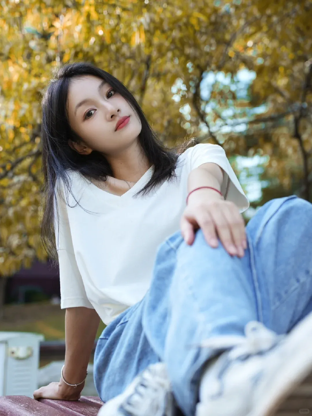 5個穿牛仔褲拍照姿勢，拍照時尚漂亮有氣質，甜美減齡又顯瘦！