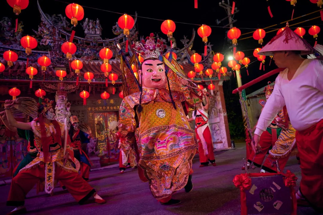 豆瓣8.6，又挖到一部宝藏台剧《天桥上的魔术师》！演绎台湾上个世纪80年代的许多社会事件
