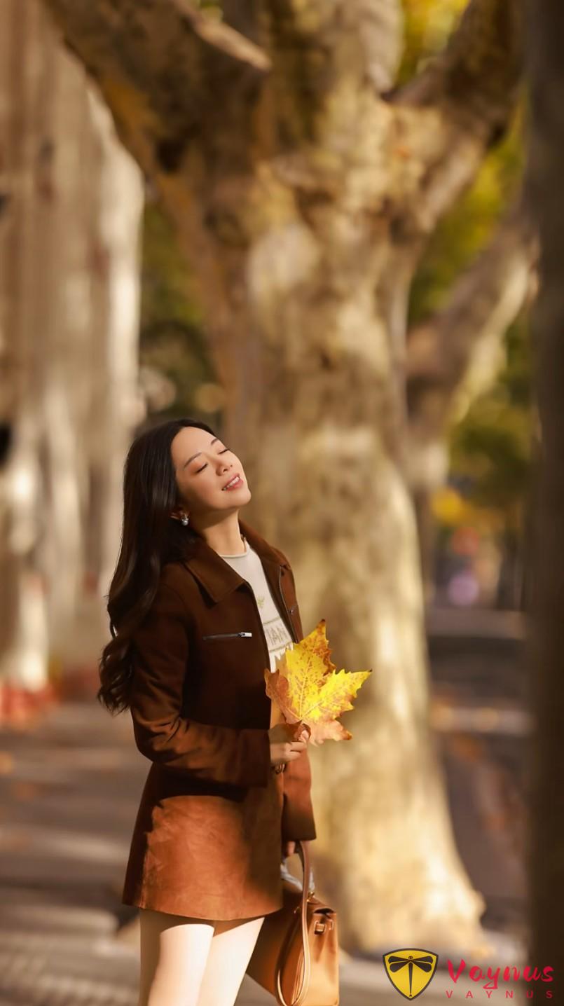 让照片鲜活起来的拍摄手法，6个活人感拍照姿势，让你年轻10岁