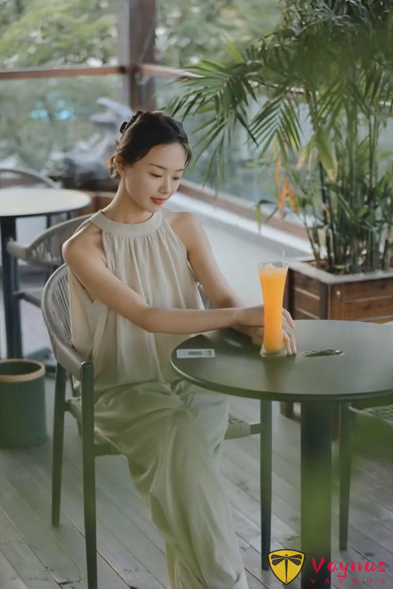 旅游拍照不知道怎么摆姿势？教大家几个拍照美姿小技巧，简单易学，普通素人也能轻松拍出好看且有氛围的旅行大片！