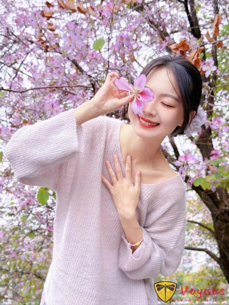 紫荆花这样拍绝了!6个拍照姿势,春日氛围拉满,谁拍谁漂亮出片!