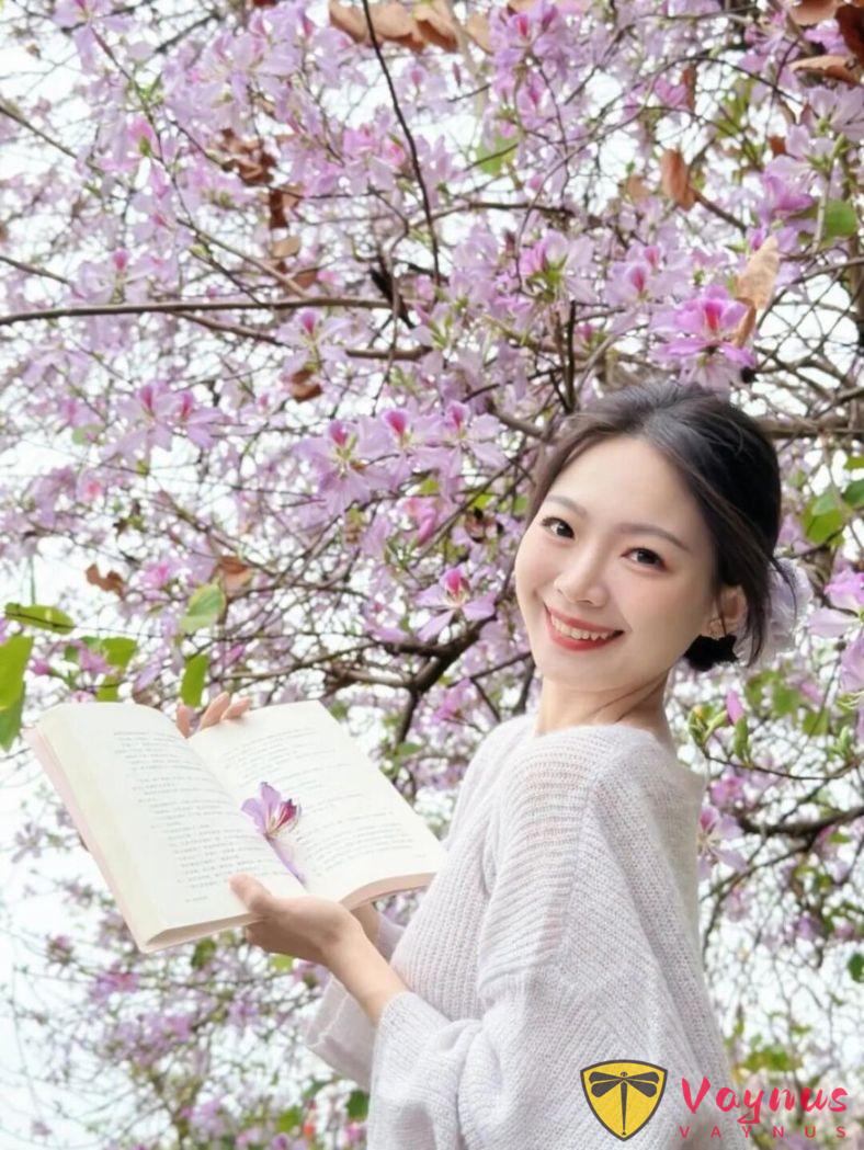 紫荆花这样拍绝了!6个拍照姿势,春日氛围拉满,谁拍谁漂亮出片!