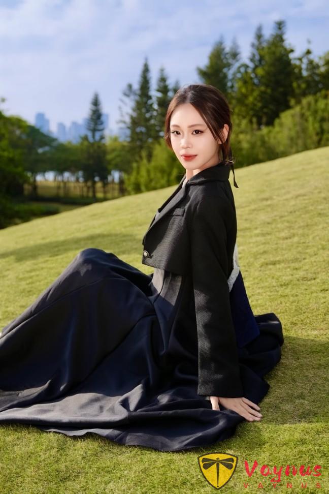 9個奶油系冬日拍照姿勢，乾淨通透顯膚白，把午後的暖陽穿在身上