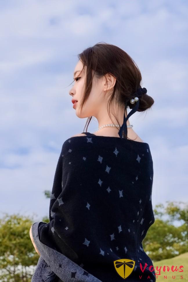 9個奶油系冬日拍照姿勢，乾淨通透顯膚白，把午後的暖陽穿在身上