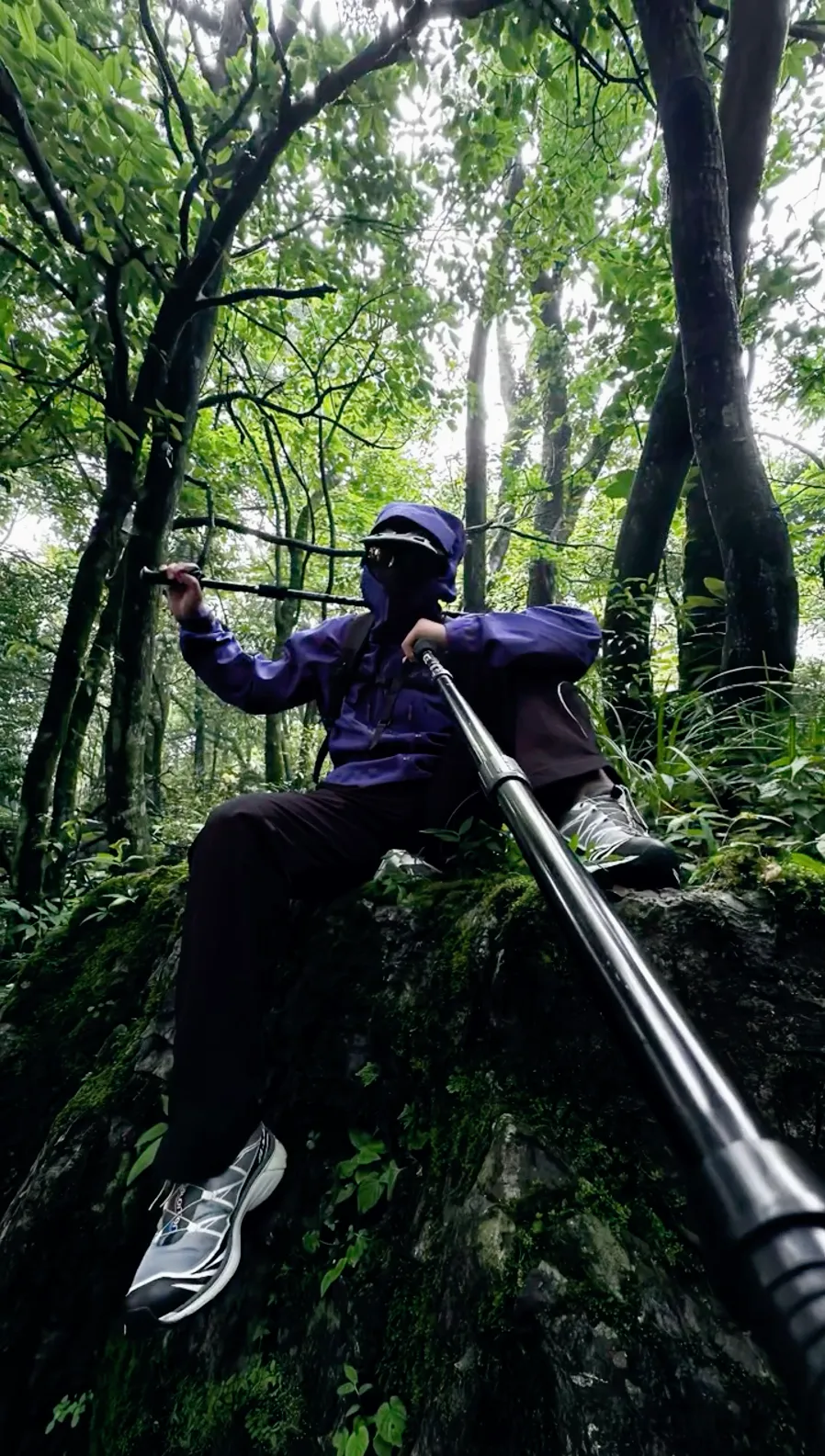爆火的戶外徒步登山拍照姿勢，當代年輕人登山姿勢，簡單卻有效，真的好酷！