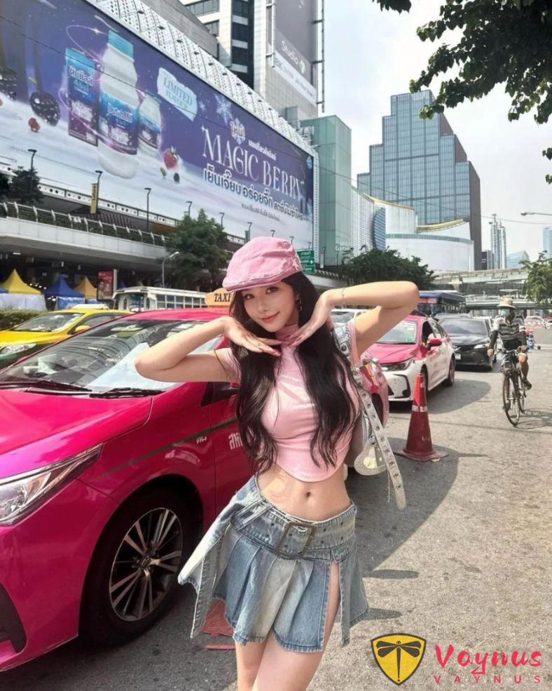滬上頂級名媛！曲線迷人，又白又嫩，超級大長腿太絕了