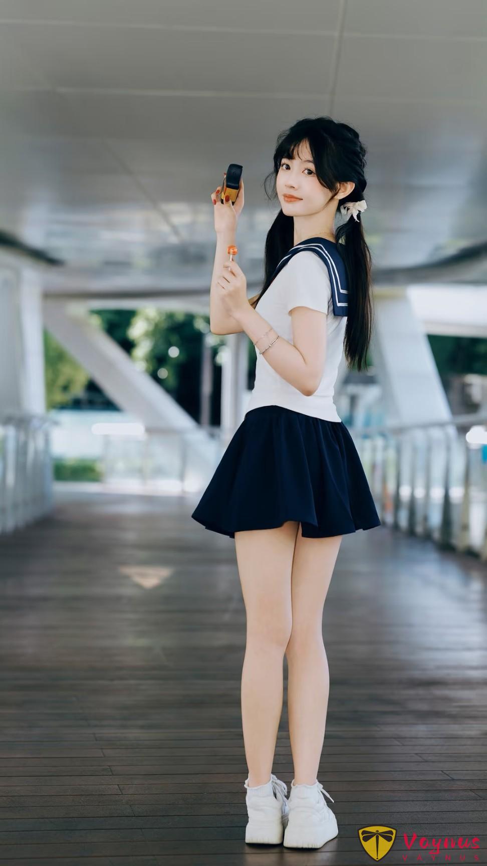 9个JK制服拍照姿势，秒变甜妹少女，这才是夏天的清纯天花板