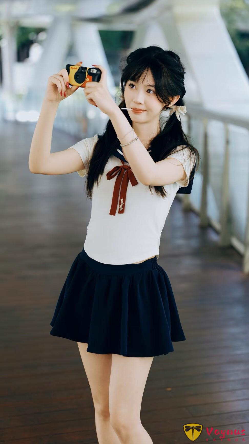 9个JK制服拍照姿势，秒变甜妹少女，这才是夏天的清纯天花板