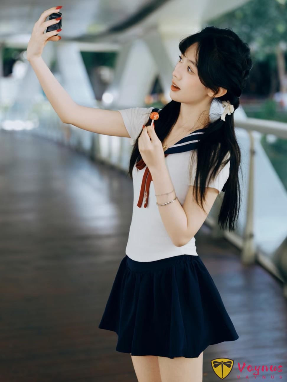 9个JK制服拍照姿势，秒变甜妹少女，这才是夏天的清纯天花板