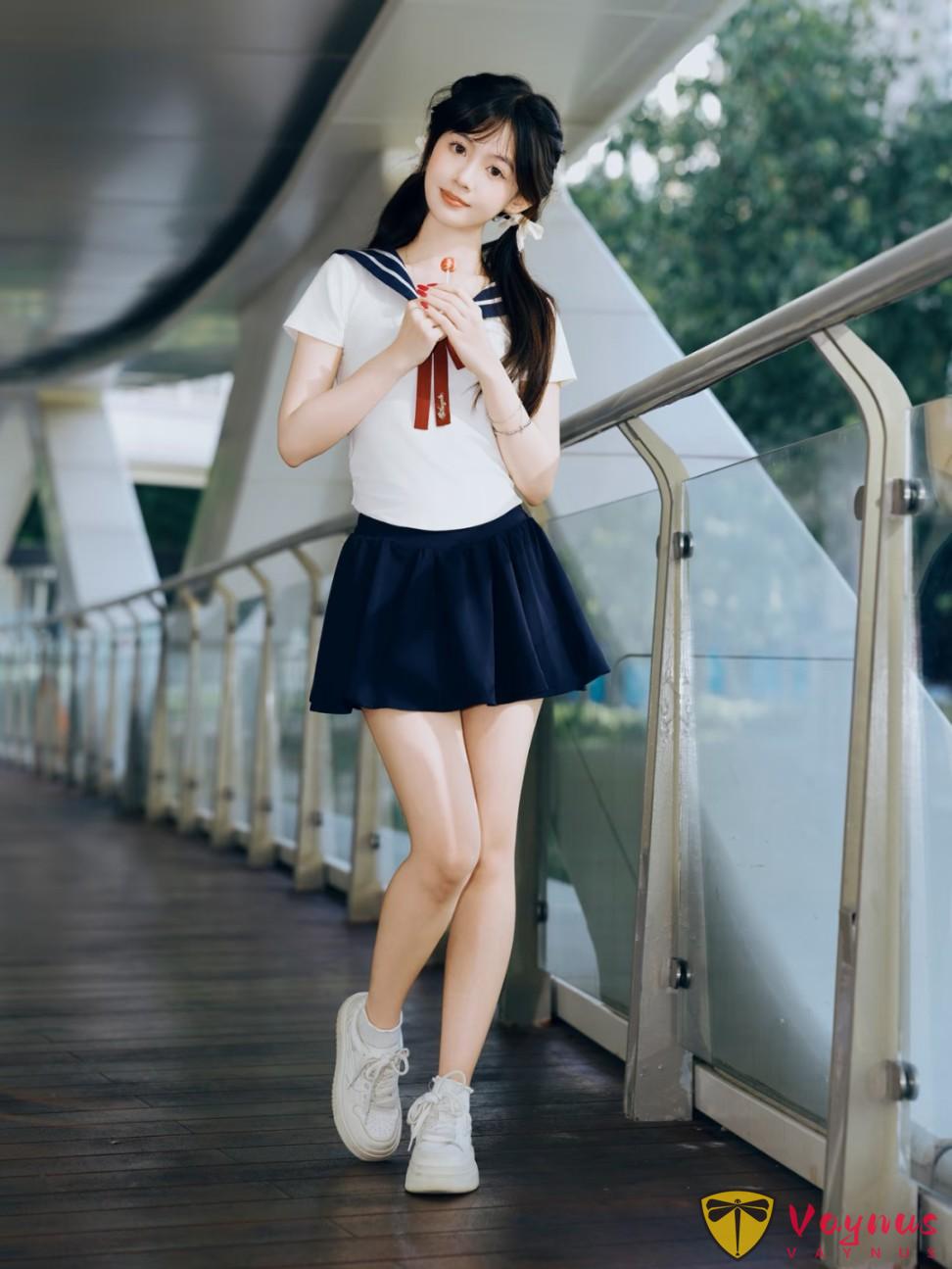 9个JK制服拍照姿势，秒变甜妹少女，这才是夏天的清纯天花板