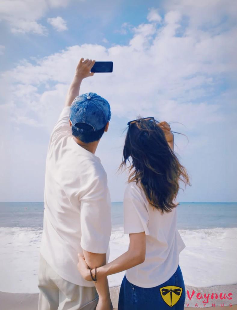 海邊旅行拍照，不卡建模的情侶海邊拍照姿勢，不用露臉也一樣甜甜噠！