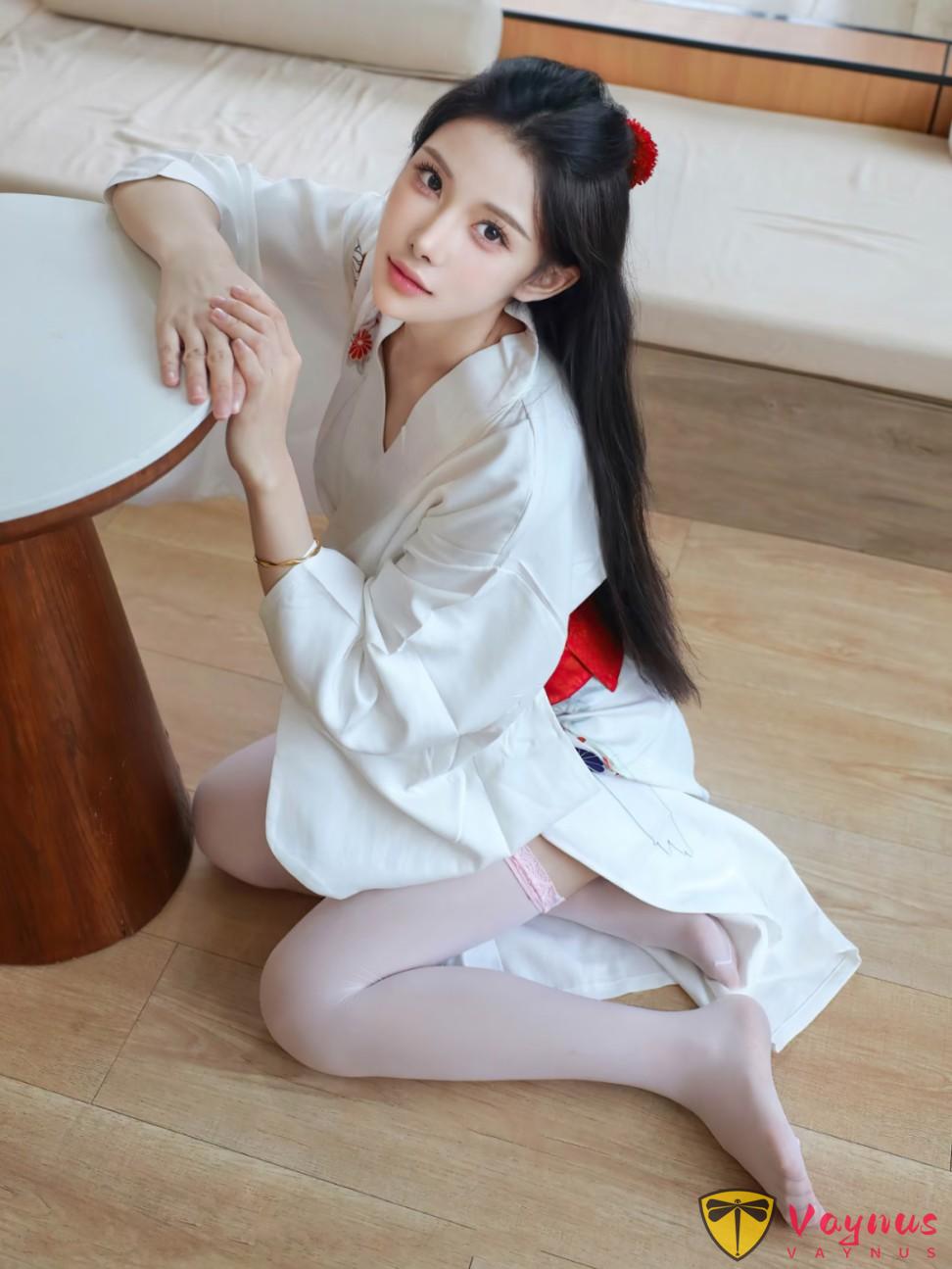 室内人像拍照:不用复杂布光,9个姿势拍出如水般的清冷与柔情