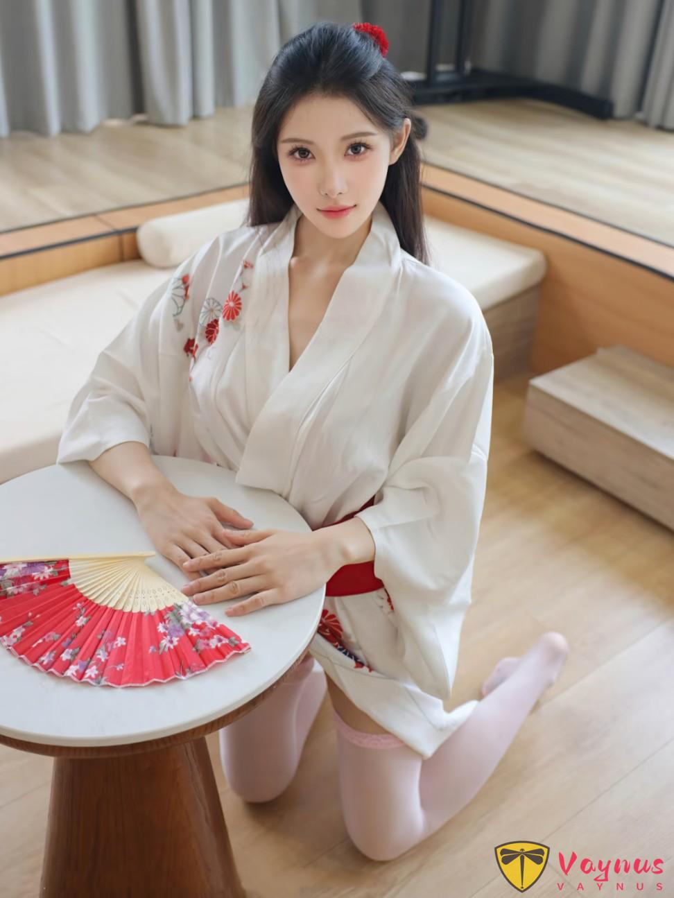 室内人像拍照:不用复杂布光,9个姿势拍出如水般的清冷与柔情