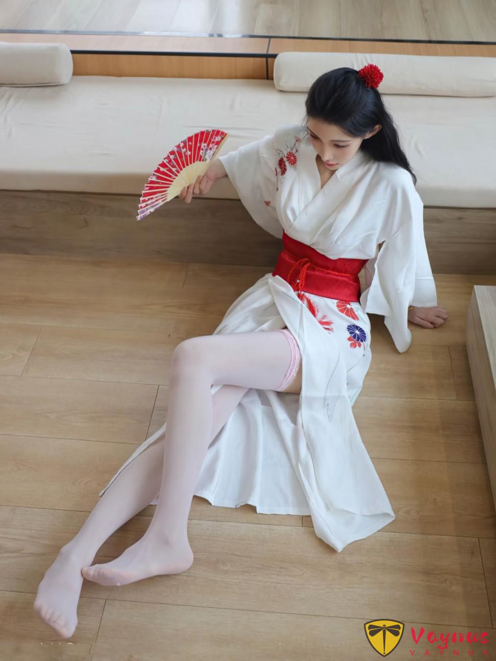 室内人像拍照:不用复杂布光,9个姿势拍出如水般的清冷与柔情