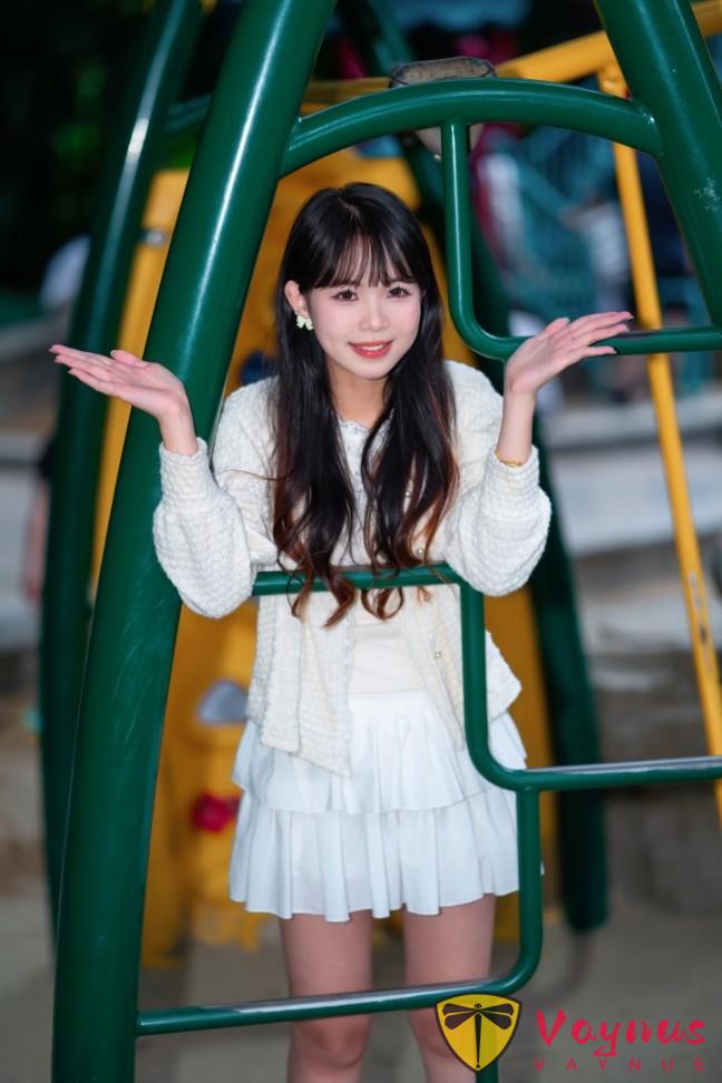 9個甜妹拍照姿勢,溫柔甜美又可愛,拍出甜系少女感大片