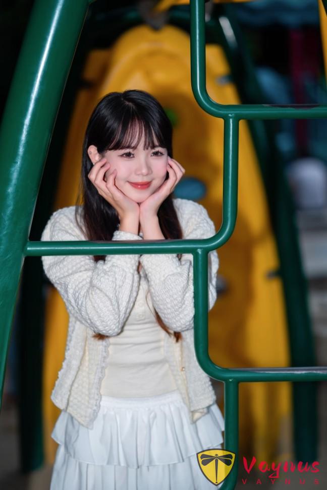 9個甜妹拍照姿勢,溫柔甜美又可愛,拍出甜系少女感大片