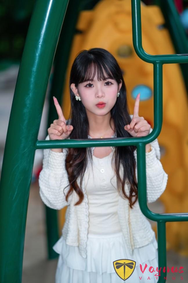 9個甜妹拍照姿勢,溫柔甜美又可愛,拍出甜系少女感大片