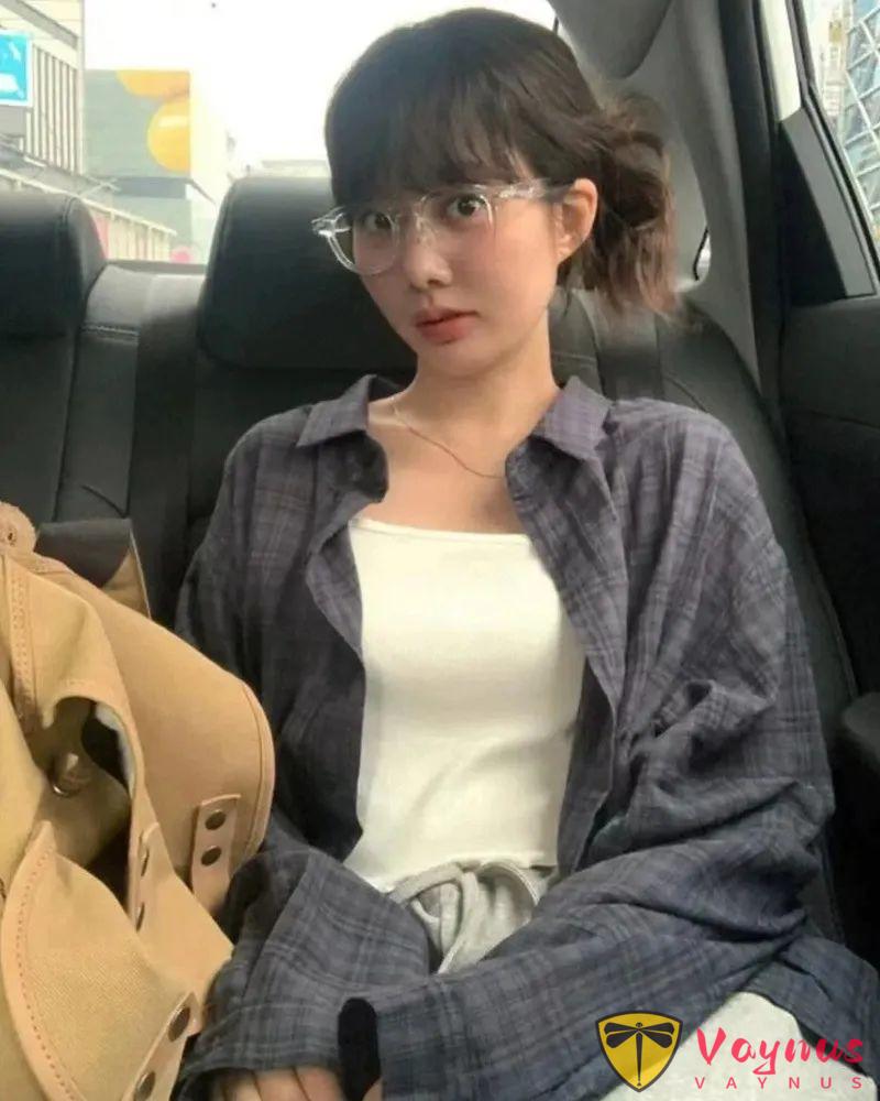 超火的蓝色格子衬衫穿搭