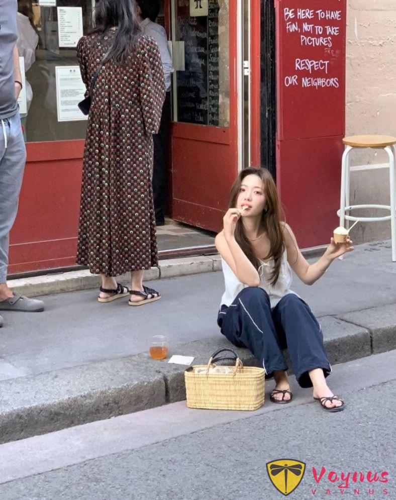 ins博主的韓系混搭，浪漫蕾絲吊帶小衫搭配運動風長褲