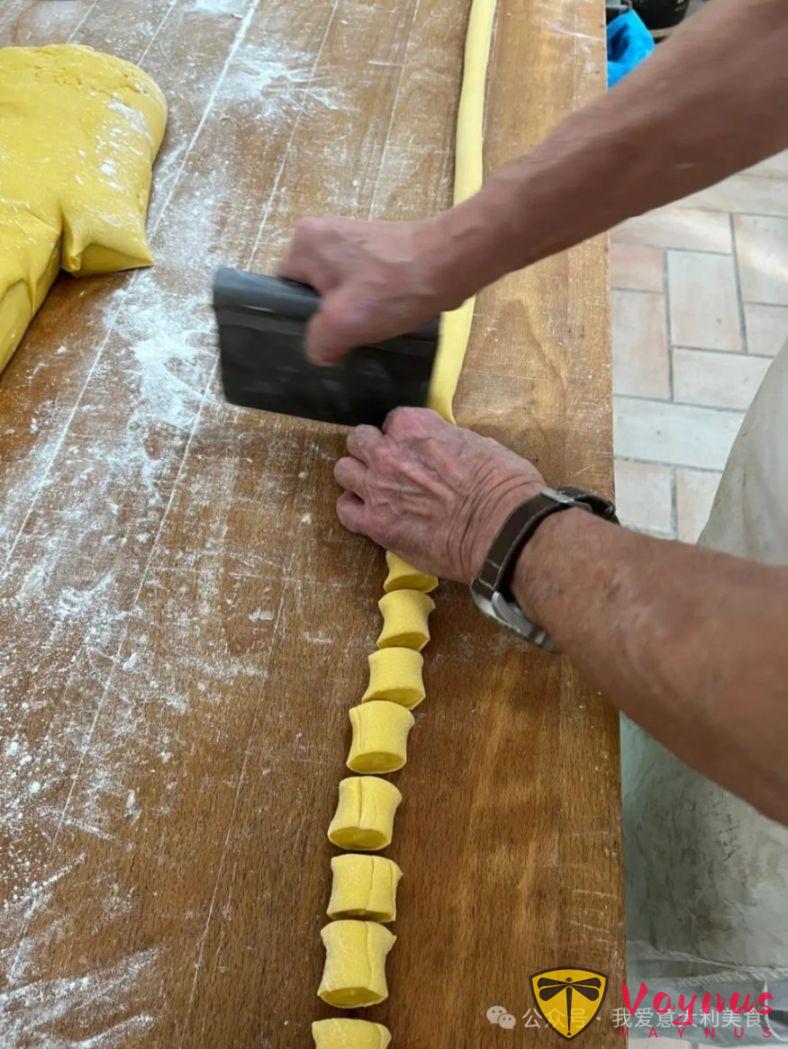 两次世界大战期间诞生的Fratte Rosa糖浆饼干是什么？