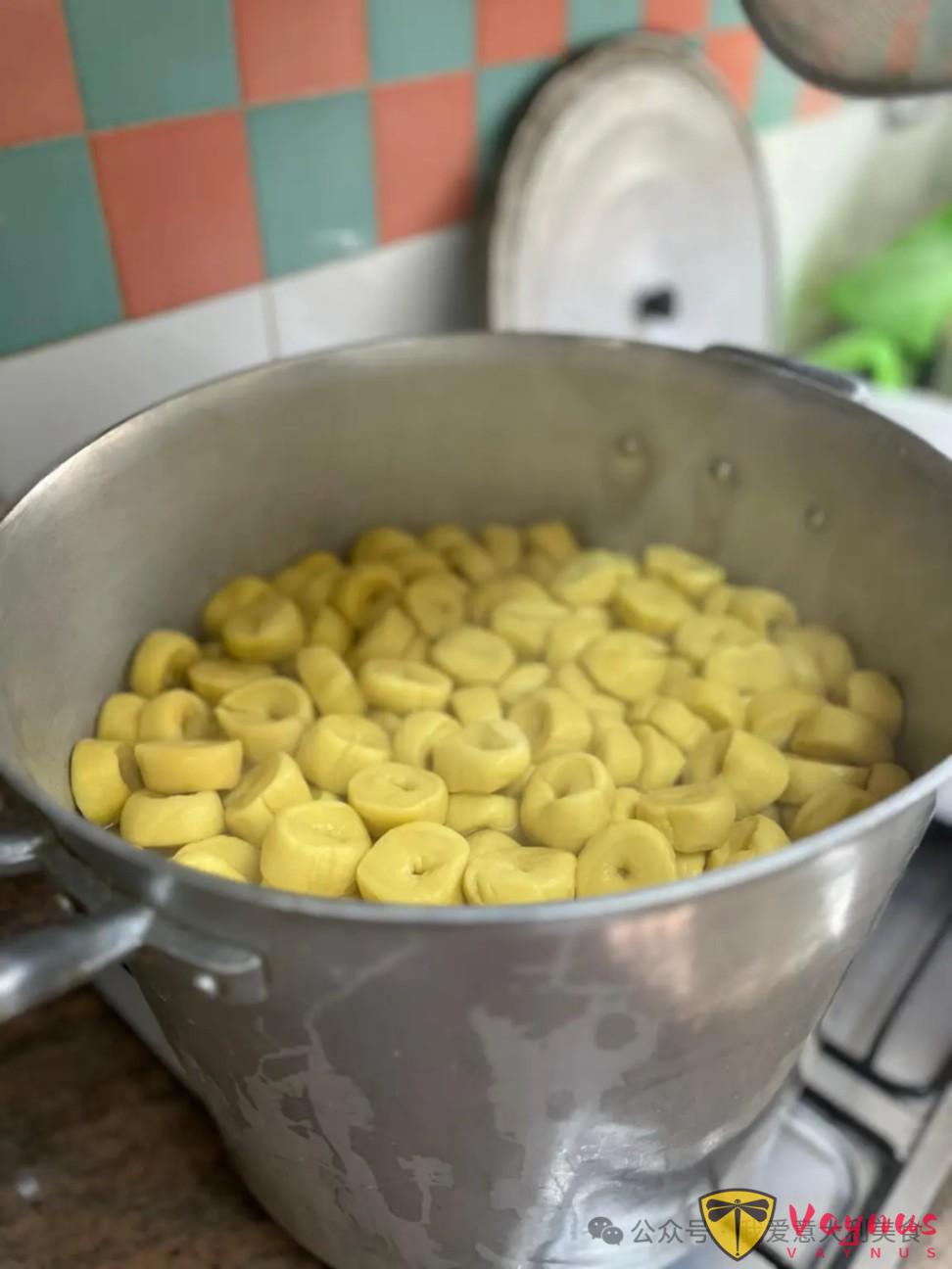 两次世界大战期间诞生的Fratte Rosa糖浆饼干是什么？