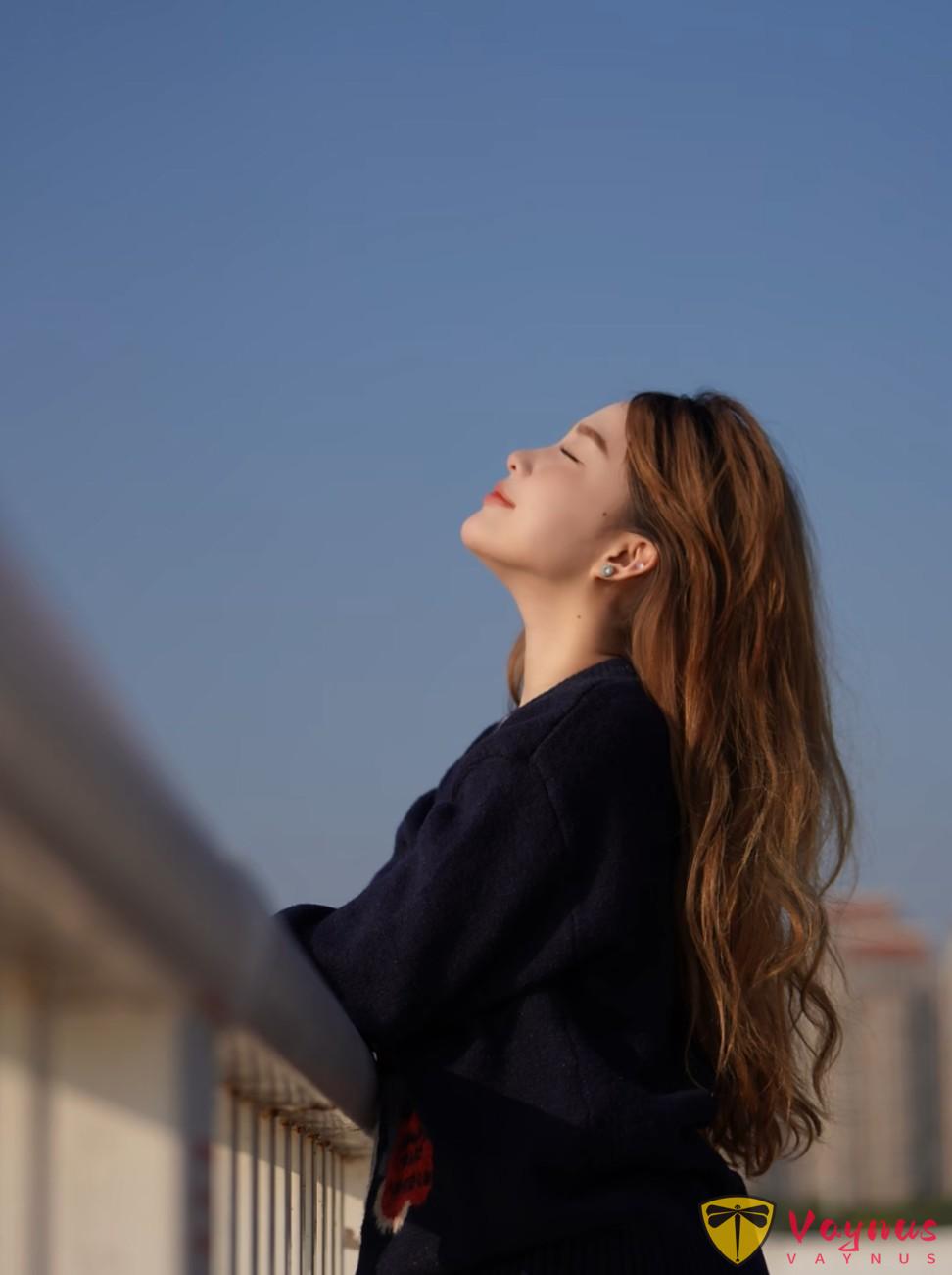 遇到栏杆怎么拍出氛围感？5个实用拍照技巧，拿捏美照！