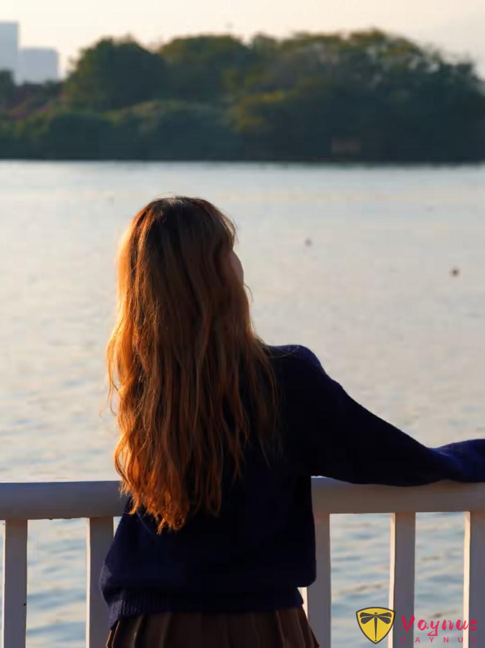 遇到栏杆怎么拍出氛围感？5个实用拍照技巧，拿捏美照！