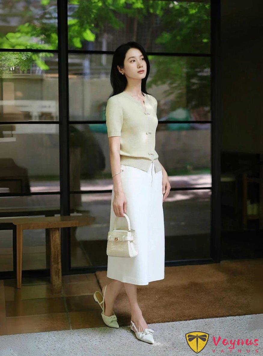 中年女士怎么拍？9个“一学就会，一用就美”的万能拍照姿势，拍照知性优雅，自然大方，随性不做作！