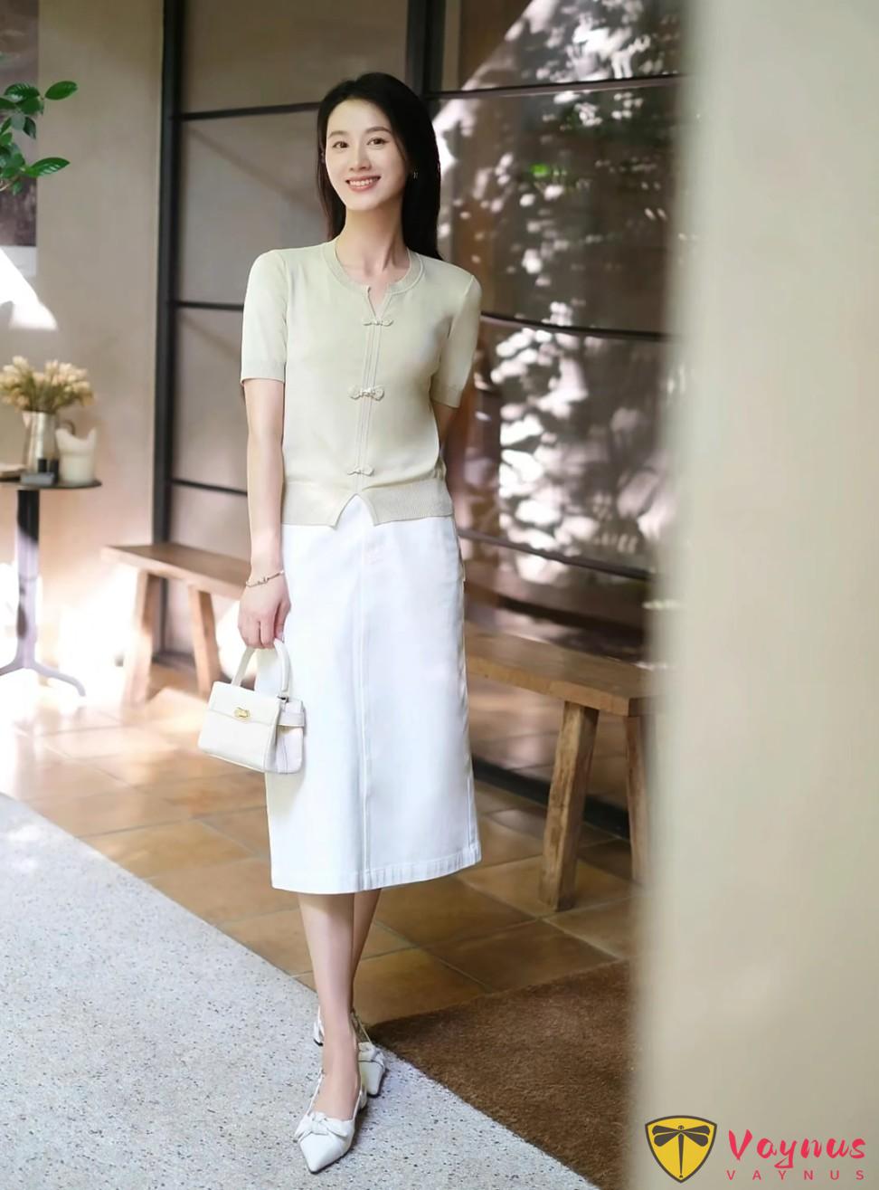 中年女士怎么拍？9个“一学就会，一用就美”的万能拍照姿势，拍照知性优雅，自然大方，随性不做作！
