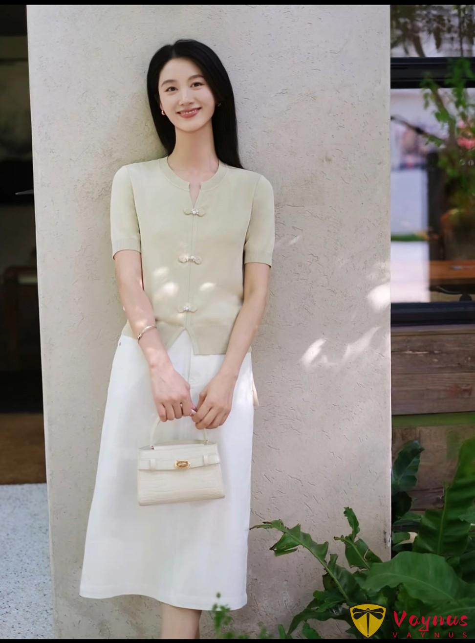 中年女士怎么拍？9个“一学就会，一用就美”的万能拍照姿势，拍照知性优雅，自然大方，随性不做作！