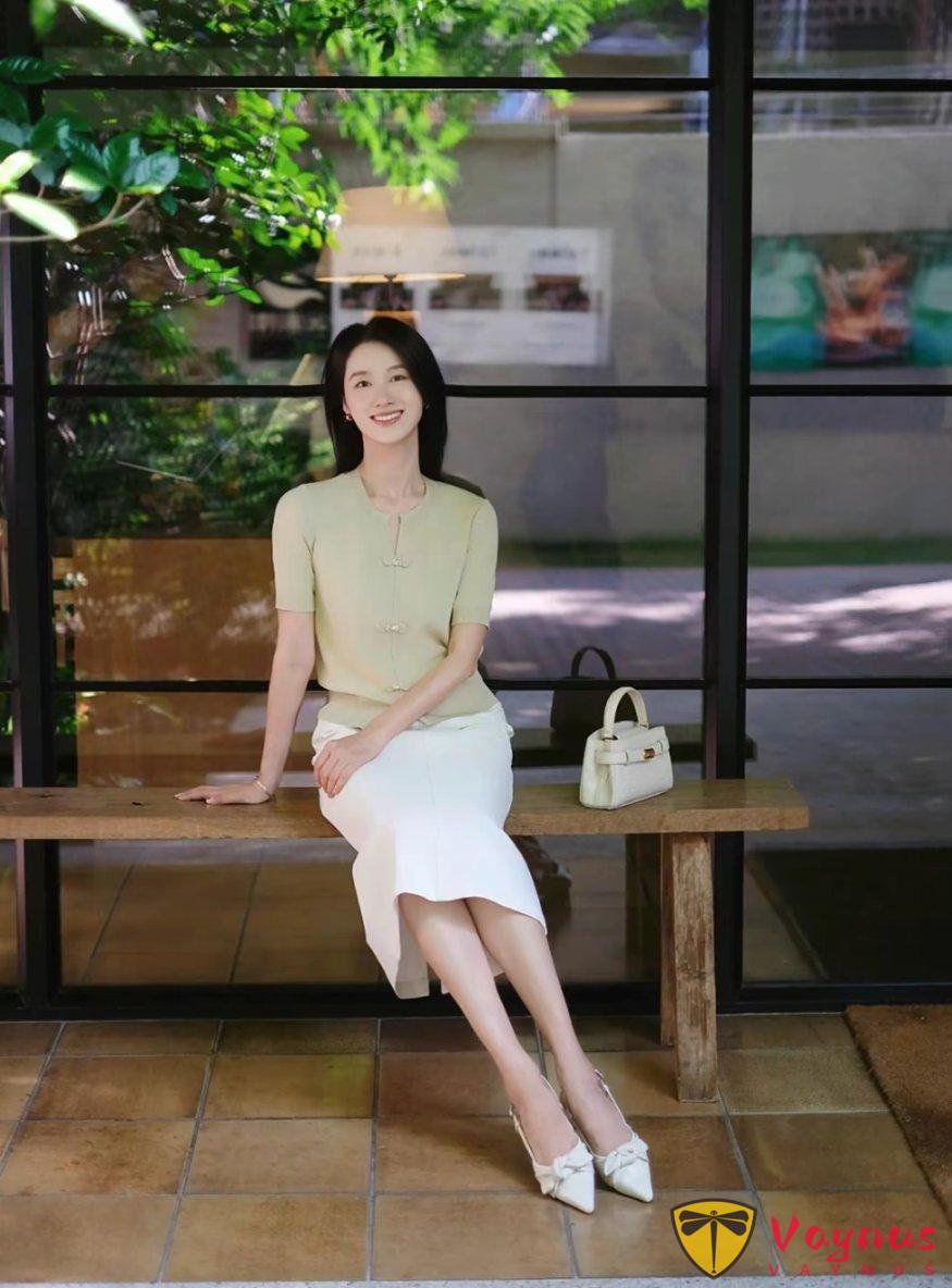 中年女士怎么拍？9个“一学就会，一用就美”的万能拍照姿势，拍照知性优雅，自然大方，随性不做作！