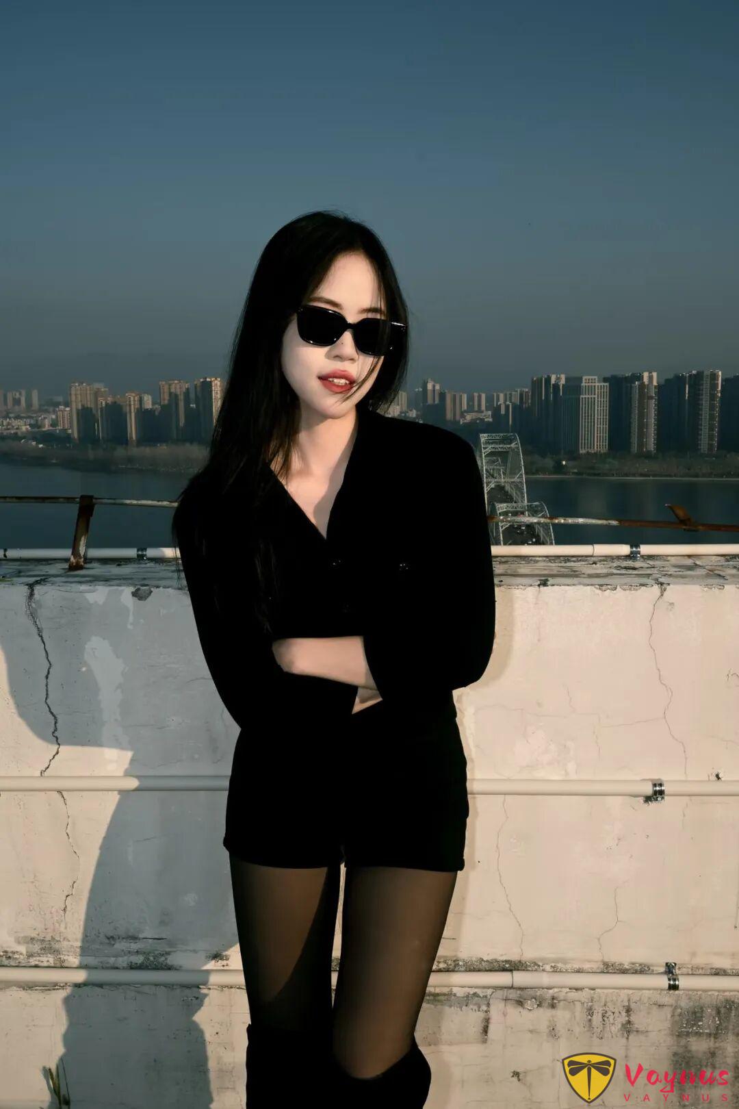 9個黑色系辣妹拍照姿勢，酷颯顯瘦有氣場，輕鬆拿捏御姐風