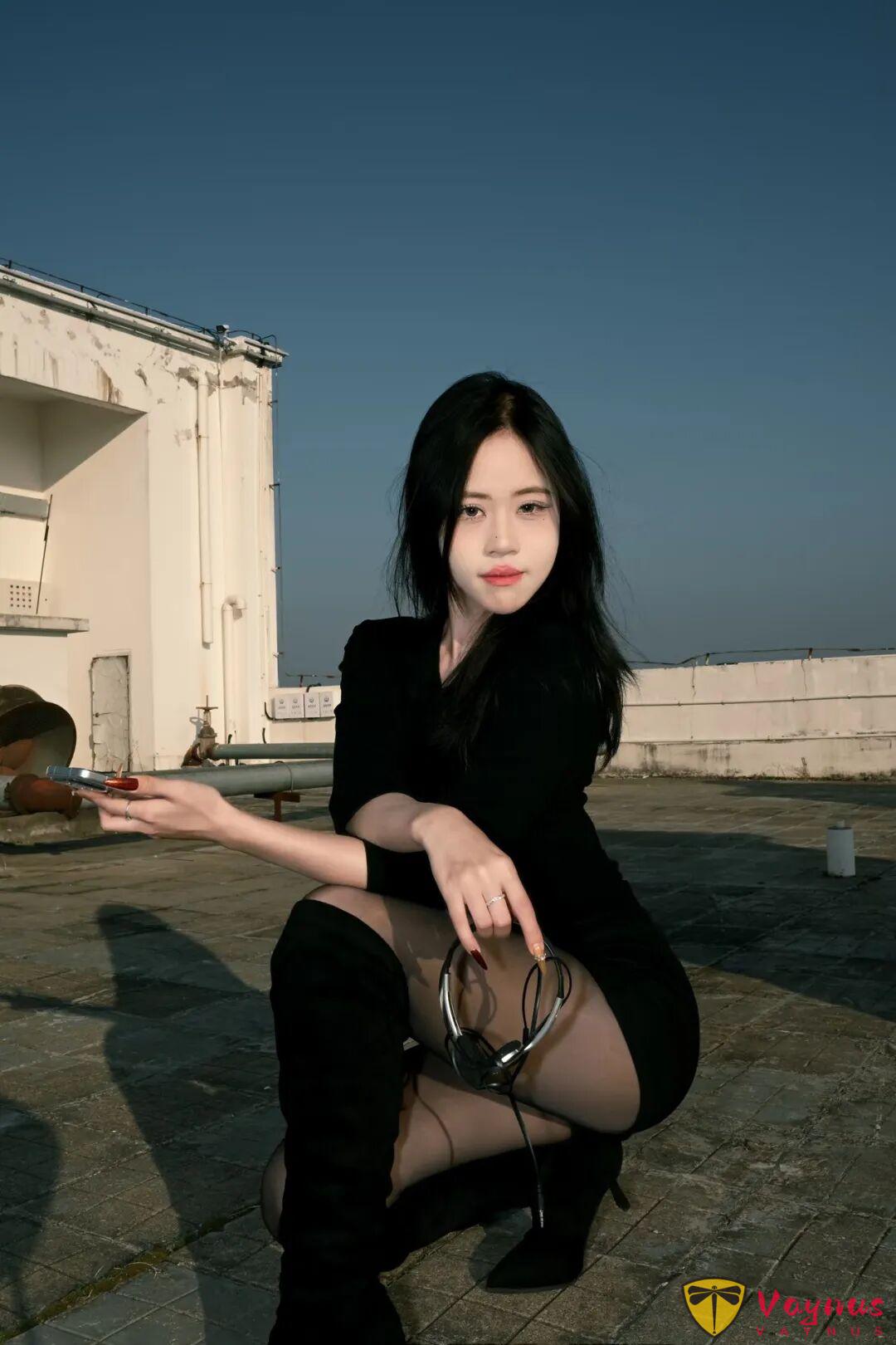 9個黑色系辣妹拍照姿勢，酷颯顯瘦有氣場，輕鬆拿捏御姐風