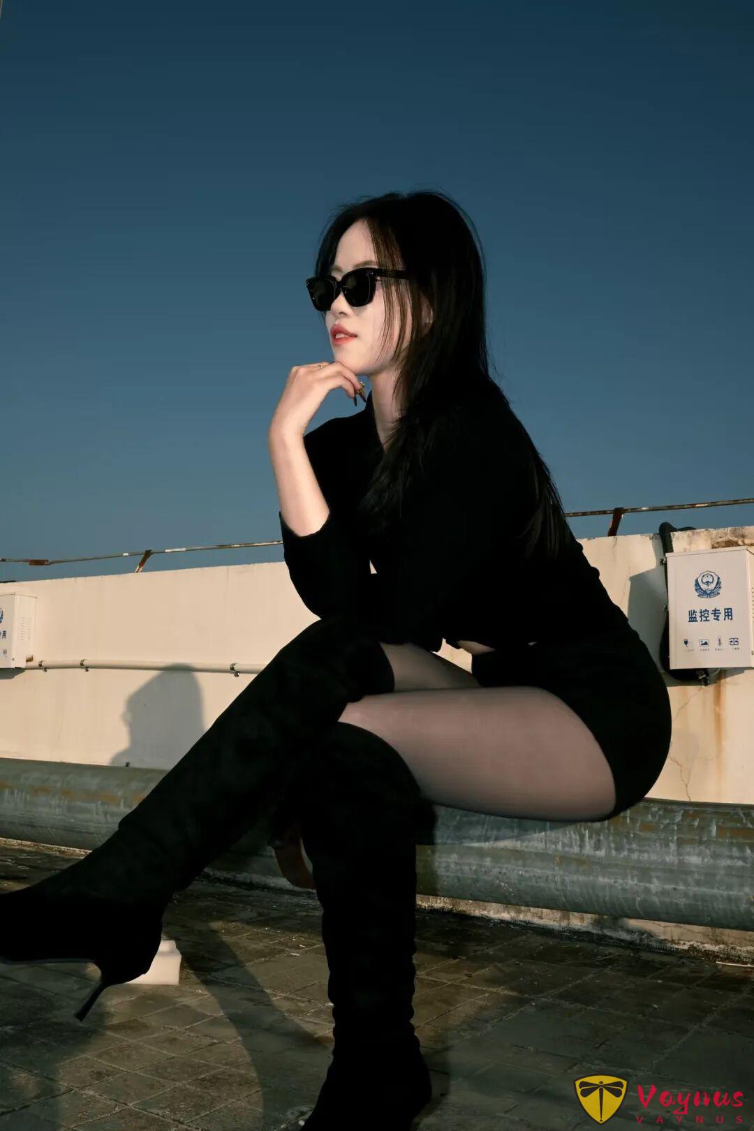 9個黑色系辣妹拍照姿勢，酷颯顯瘦有氣場，輕鬆拿捏御姐風