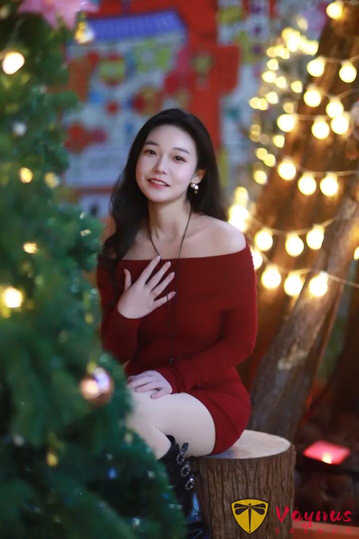 红色战袍怎么拍?9个显身材拍照动作,性感又不失优雅,美疯了