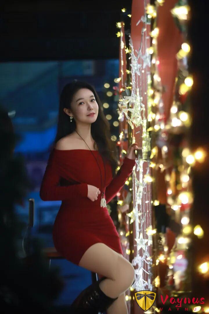 红色战袍怎么拍?9个显身材拍照动作,性感又不失优雅,美疯了