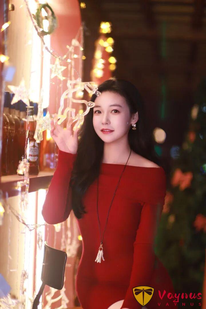 红色战袍怎么拍?9个显身材拍照动作,性感又不失优雅,美疯了