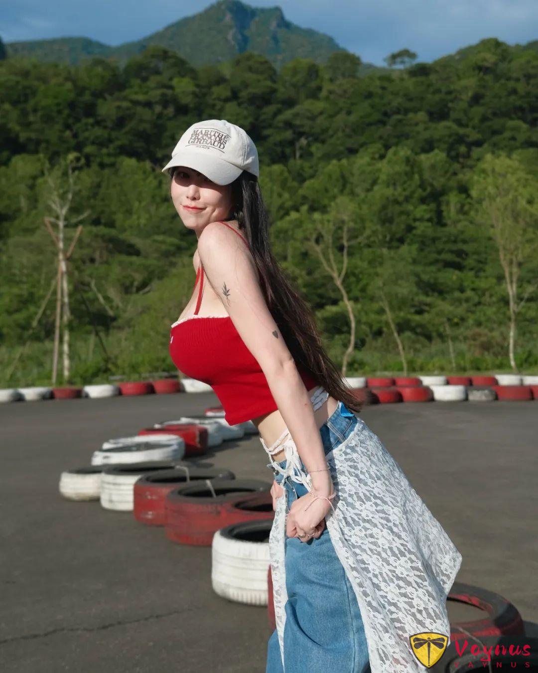 臺灣啦啦隊女神！凹凸有致，又白又嫩，大長腿真的太絕了