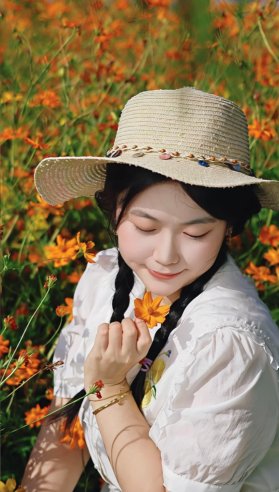 微胖女生花海拍照,別再僵硬比耶啦~6個親測好用的鬆弛小姿勢,直接拿捏氛圍感,還顯瘦