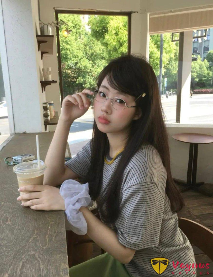 灰色条纹+绿色半裙