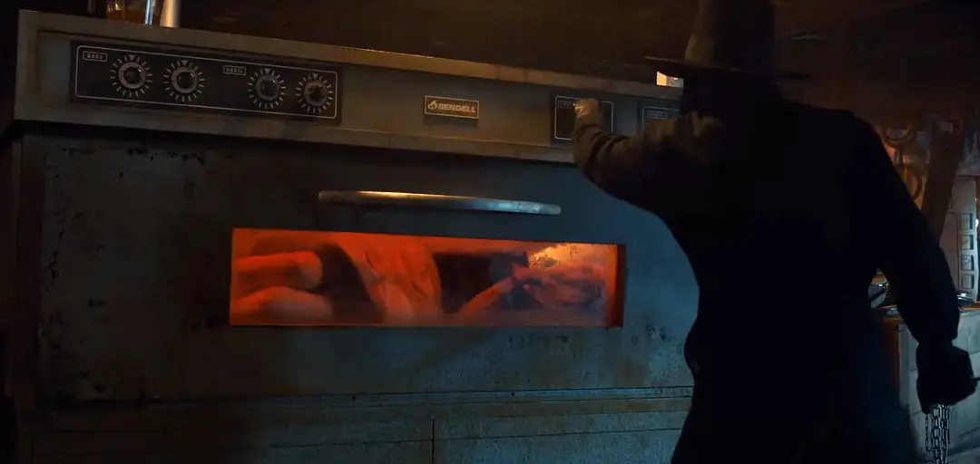 一部生猛的R級恐怖電影,變態惡魔將人做成烤肉