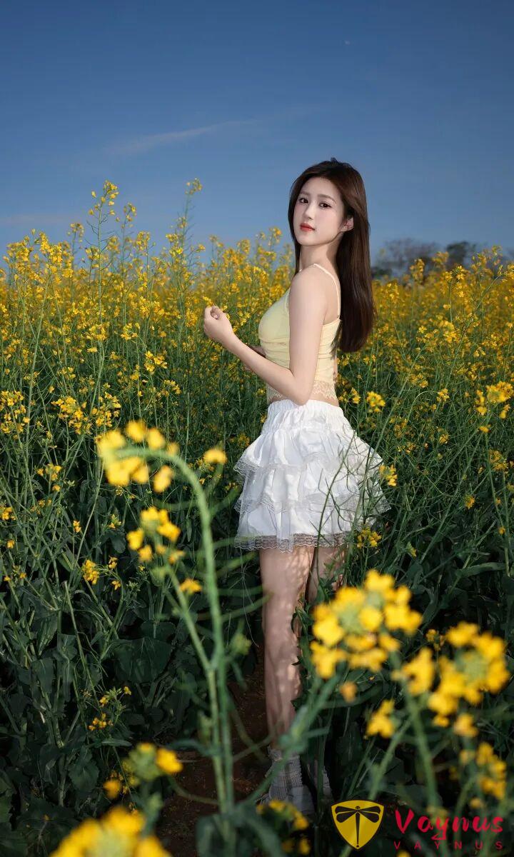 油菜花氛围感拍照，9个动作教你拍出电影级少女感，美到心坎里