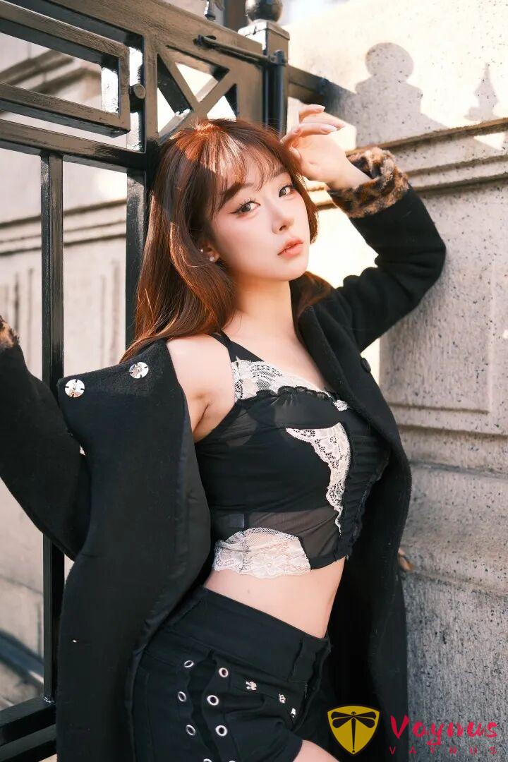 冬日辣妹风,9个风衣街拍姿势,性感自信又迷人,满屏都是大长腿