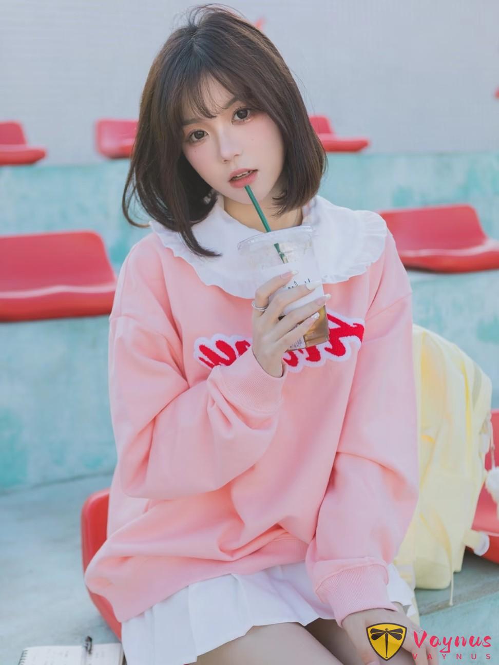 学院风怎么拍出高级感？9个姿势，轻松拍出温柔又干净的少女气息