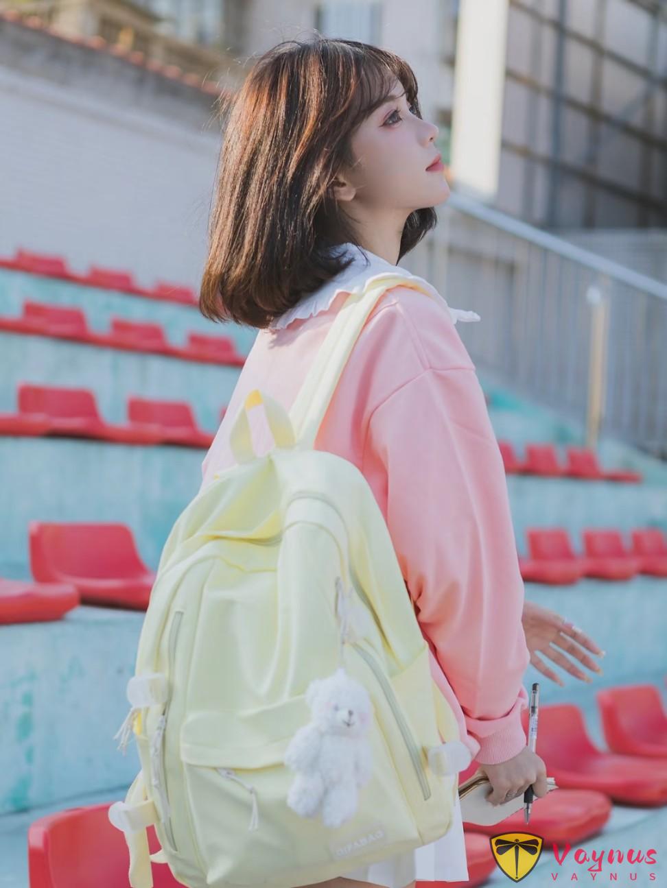 学院风怎么拍出高级感？9个姿势，轻松拍出温柔又干净的少女气息